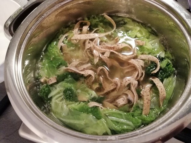 Pizzoccheri con verza casera luganega e noci