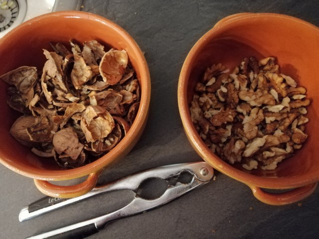 Pizzoccheri con verza casera luganega e noci