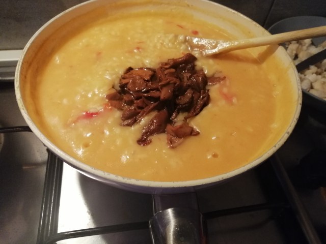 Risotto con porcini patate e rana pescatrice