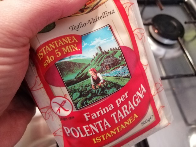 Totano imbottito con cavolo nero e camembert su polenta taragna