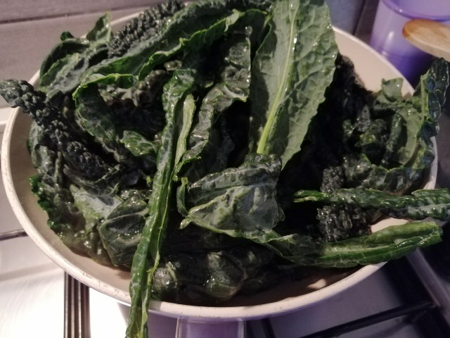 Totano imbottito con cavolo nero e camembert su polenta taragna