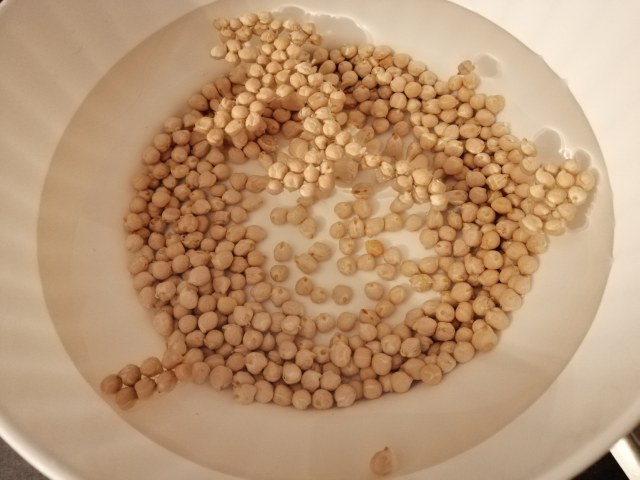 Felafel al rosmarino con tzatziki al cedro