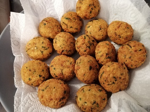 Felafel al rosmarino con tzatziki al cedro