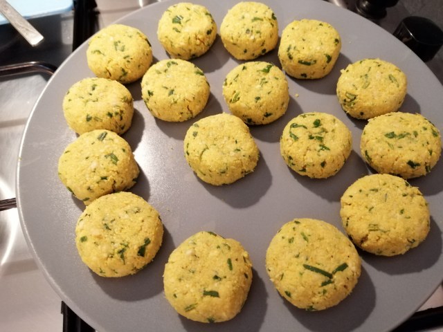 Felafel al rosmarino con tzatziki al cedro