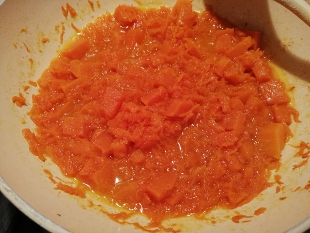 Spaghettoni con crema di zucca catalogna guanciale croccante e fonduta di gorgonzola