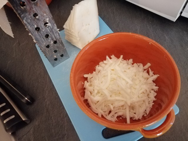 Fettuccine con pesto di noci di Sorrento porcini speck e toma di capra