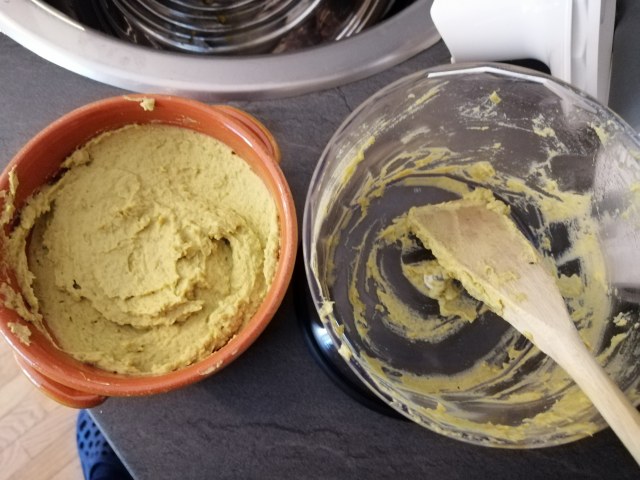 Seppia ripiena di patate e broccoli con hummus di piselli