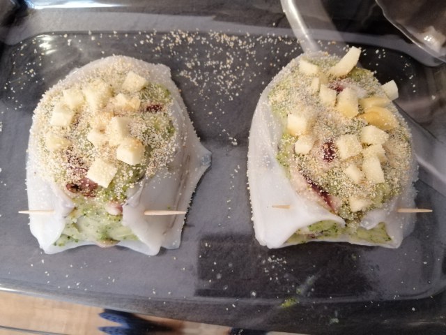 Seppia ripiena di patate e broccoli con hummus di piselli