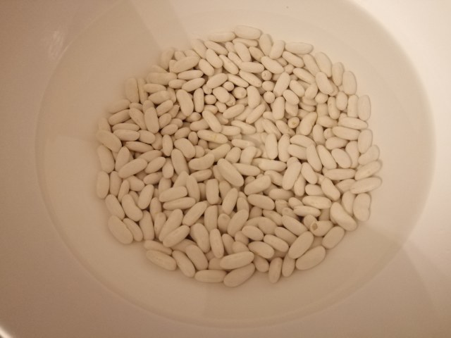 Zuppa di fagioli cannellini con gamberi