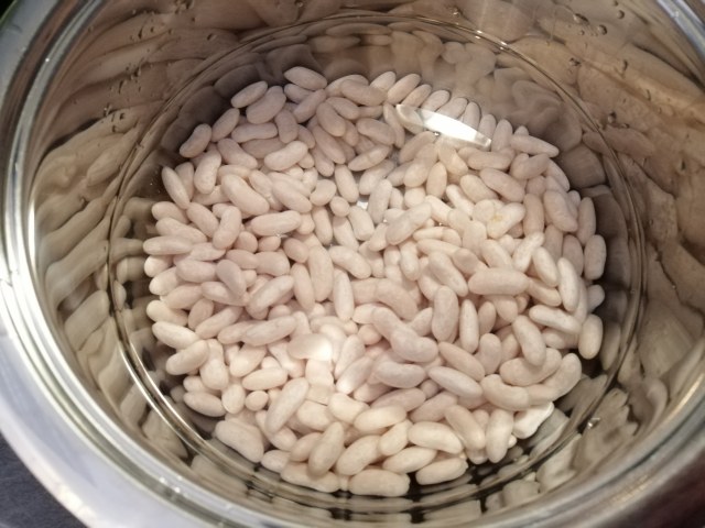 Zuppa di fagioli cannellini con gamberi