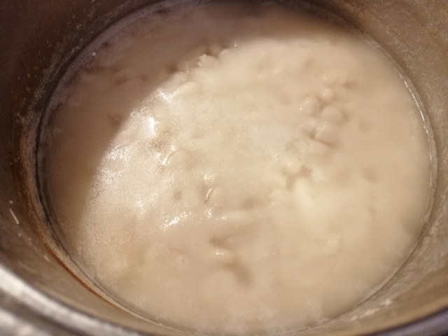 Zuppa di fagioli cannellini con gamberi