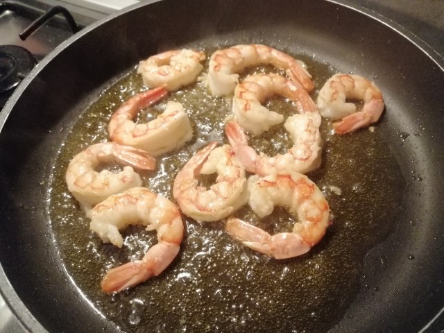 Zuppa di fagioli cannellini con gamberi