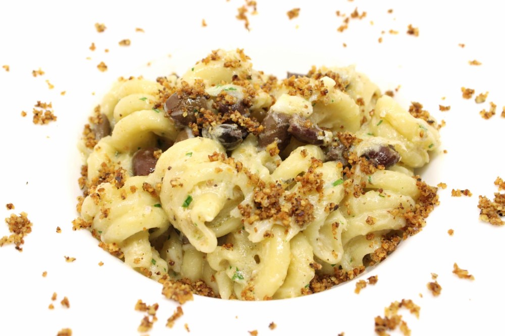 Trottole con baccala mantecato olive taggiasche e crumble di noci