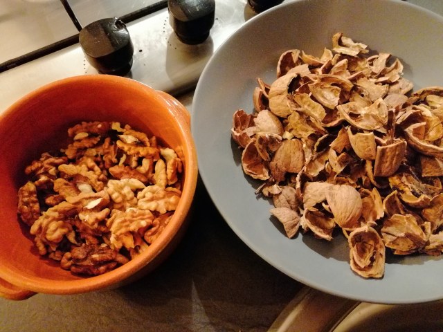 Trottole con baccala mantecato olive taggiasche e crumble di noci