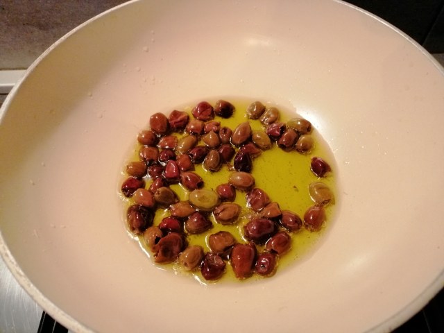 Trottole con baccala mantecato olive taggiasche e crumble di noci