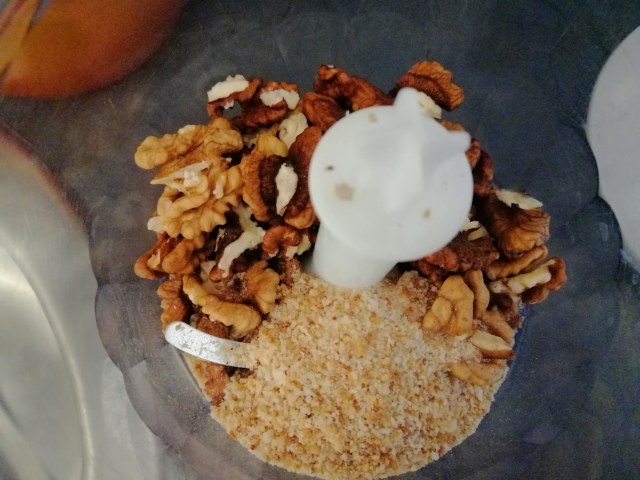 Trottole con baccala mantecato olive taggiasche e crumble di noci