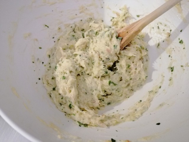 Trottole con baccala mantecato olive taggiasche e crumble di noci