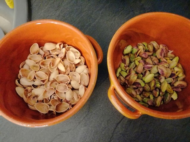 Polpo ammuddicato al pistacchio su crema di cavolfiore verde e gorgonzola