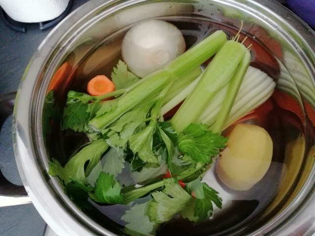 Risotto allo zafferano con cozze e gremolada