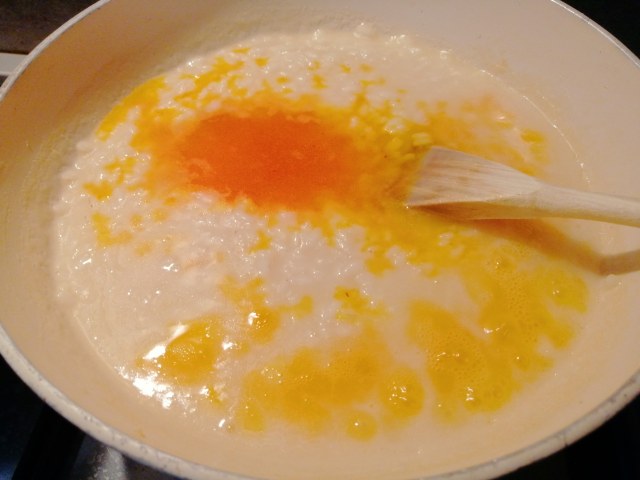 Risotto allo zafferano con cozze e gremolada