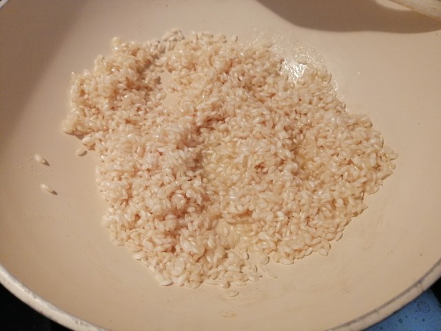 Risotto allo zafferano con cozze e gremolada