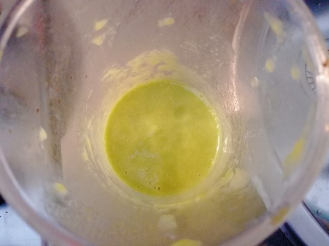 Mezze maniche con asparagi guanciale formaggio di capra e nocciole