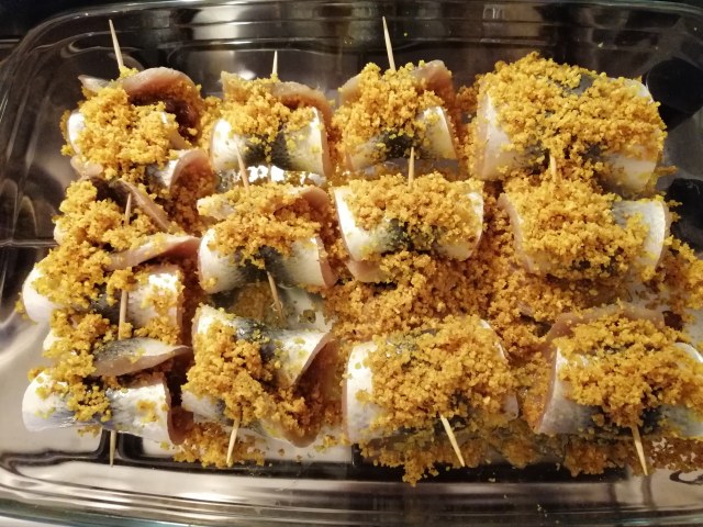 Aringhe alla beccafico sbagliata con salsa agli agrumi