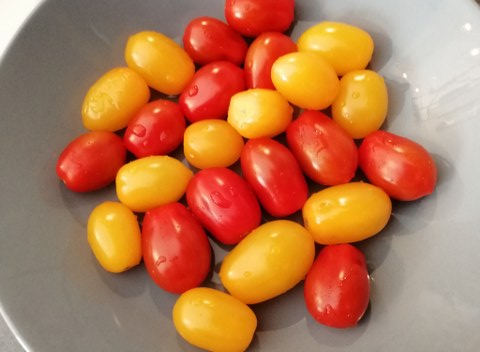 Fregola sarda con pesce spada cannolicchi datterini gialli e rossi e menta