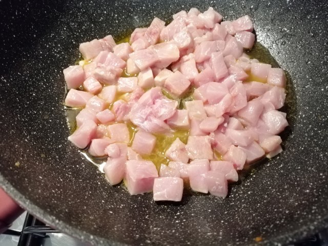 Fregola sarda con pesce spada cannolicchi datterini gialli e rossi e menta