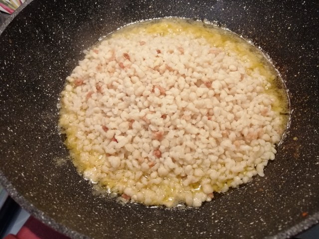 Fregola sarda con pesce spada cannolicchi datterini gialli e rossi e menta