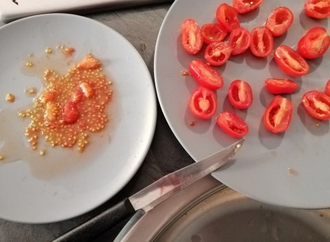 Polpo alla brace su crema di stracciatella allo zafferano con pomodori confit e praline di patate