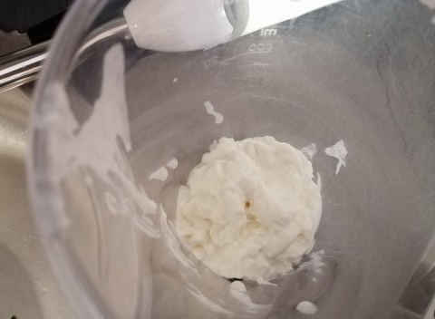 Polpo alla brace su crema di stracciatella allo zafferano con pomodori confit e praline di patate