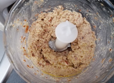 Linguine con pesto di mandorle e frutti di mare