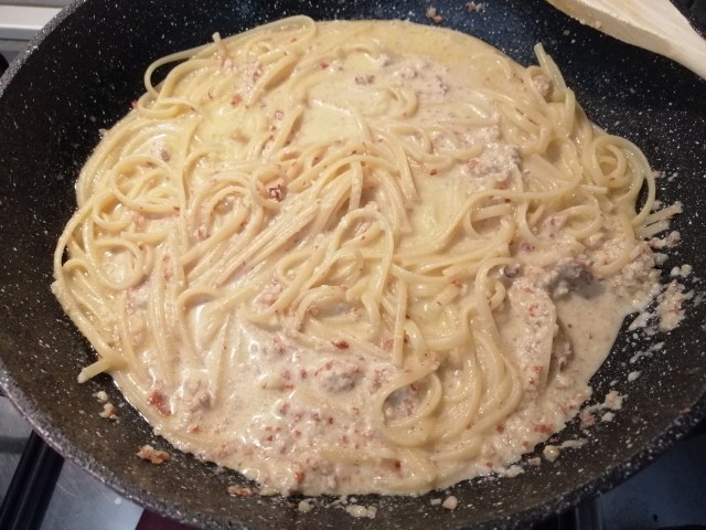 Linguine con pesto di mandorle e frutti di mare
