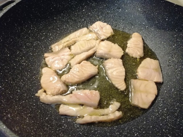Orecchiette con pesto di rucola robiola salmone e limone della costiera amalfitana