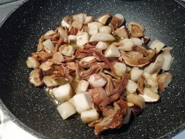 Garganelli con porcini peperone crusco e pannerone di Lodi