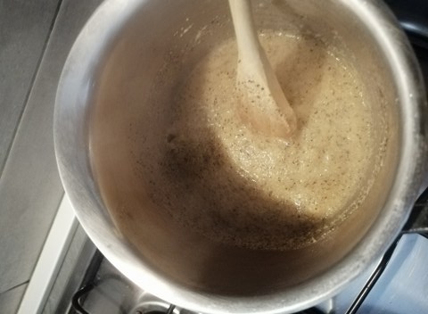 Sarde e cardoncelli fritti con polenta taragna allo zafferano e gremolada