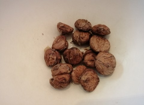 Zuppa d'autunno con zucca castagne cavolo nero e topinambur