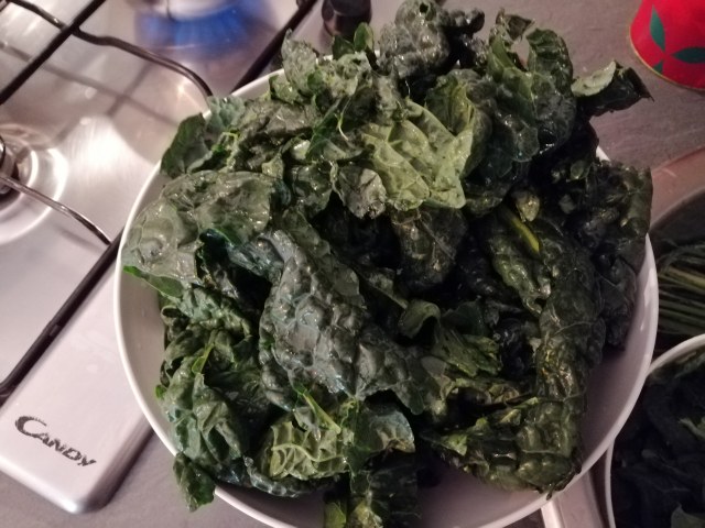 Zuppa d'autunno con zucca castagne cavolo nero e topinambur