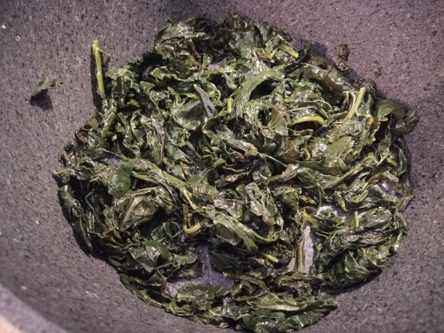 Zuppa d'autunno con zucca castagne cavolo nero e topinambur