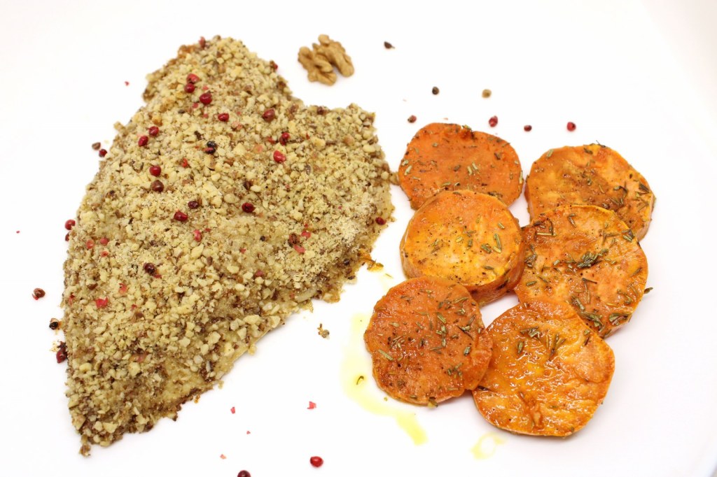 Filetto di ricciola in crosta di noci con patate dolci al forno