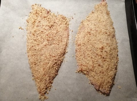 Filetto di ricciola in crosta di noci con patate dolci al forno