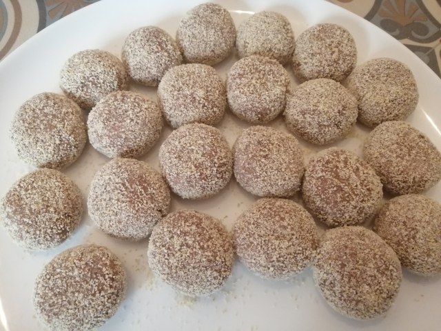 Mondeghili con maionesi allo zafferano ed alla barbabietola