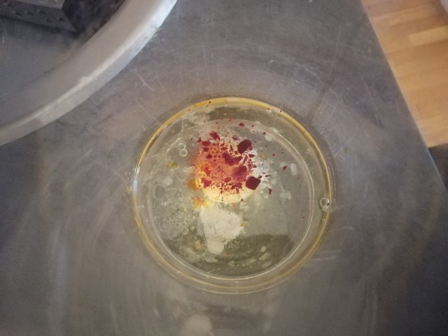 Mondeghili con maionesi allo zafferano ed alla barbabietola