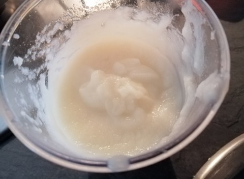 Flan di cavolfiore e acciughe con julienne di papaccelle sottaceto e terra di olive nere