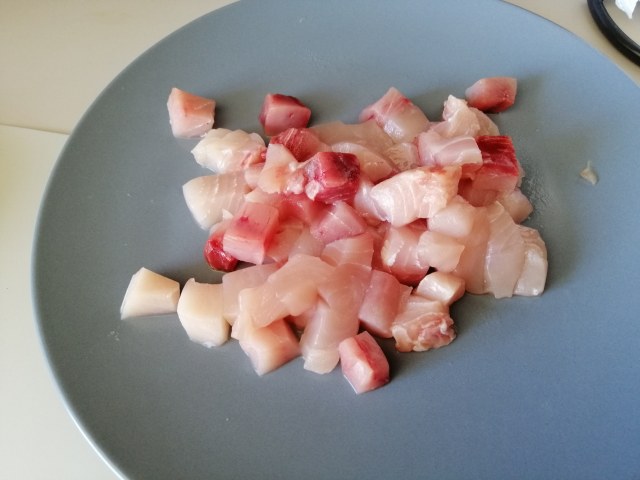 Calamarata con pomodori gialli del Vesuvio pesce spada provolone di bufala e tarallo sbriciolato