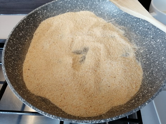 Involtini di triglia ammuddicati con scorzetta di cedro finocchietto selvatico e curcuma su salsa di cedro