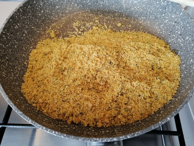 Involtini di triglia ammuddicati con scorzetta di cedro finocchietto selvatico e curcuma su salsa di cedro