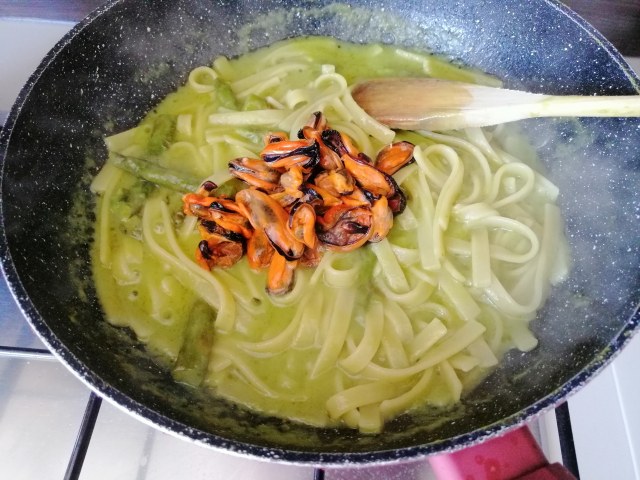 Scialatielli con asparagi e cozze