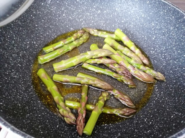 Scialatielli con asparagi e cozze